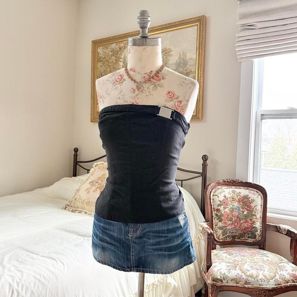 black strapless top

y2k silence and noise large strapless top